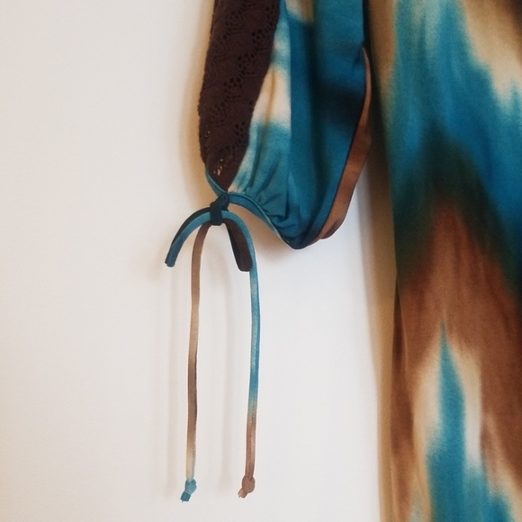 Tie-dye crochet v-neck top - Picture 3 of 7